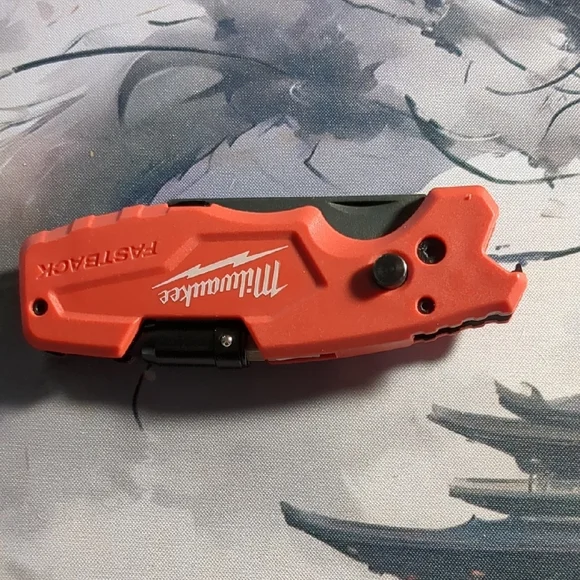 Milwaukee Fastback Red Utility Knife - Picture 4 of 4